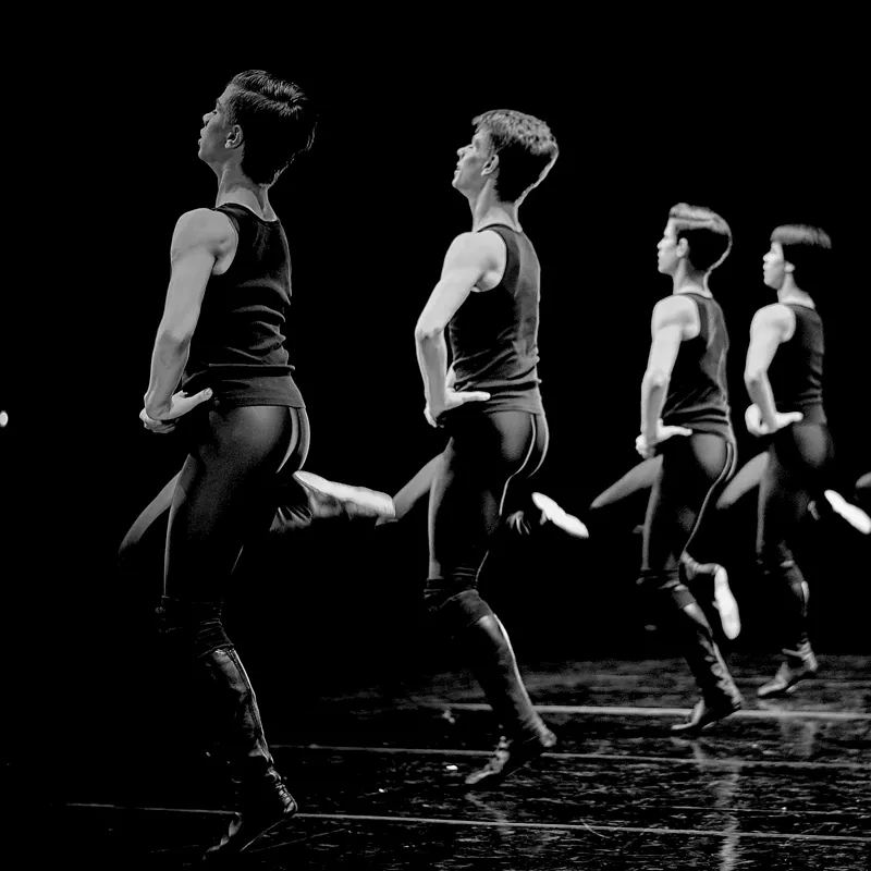 Bailarinos do conservatório em palco