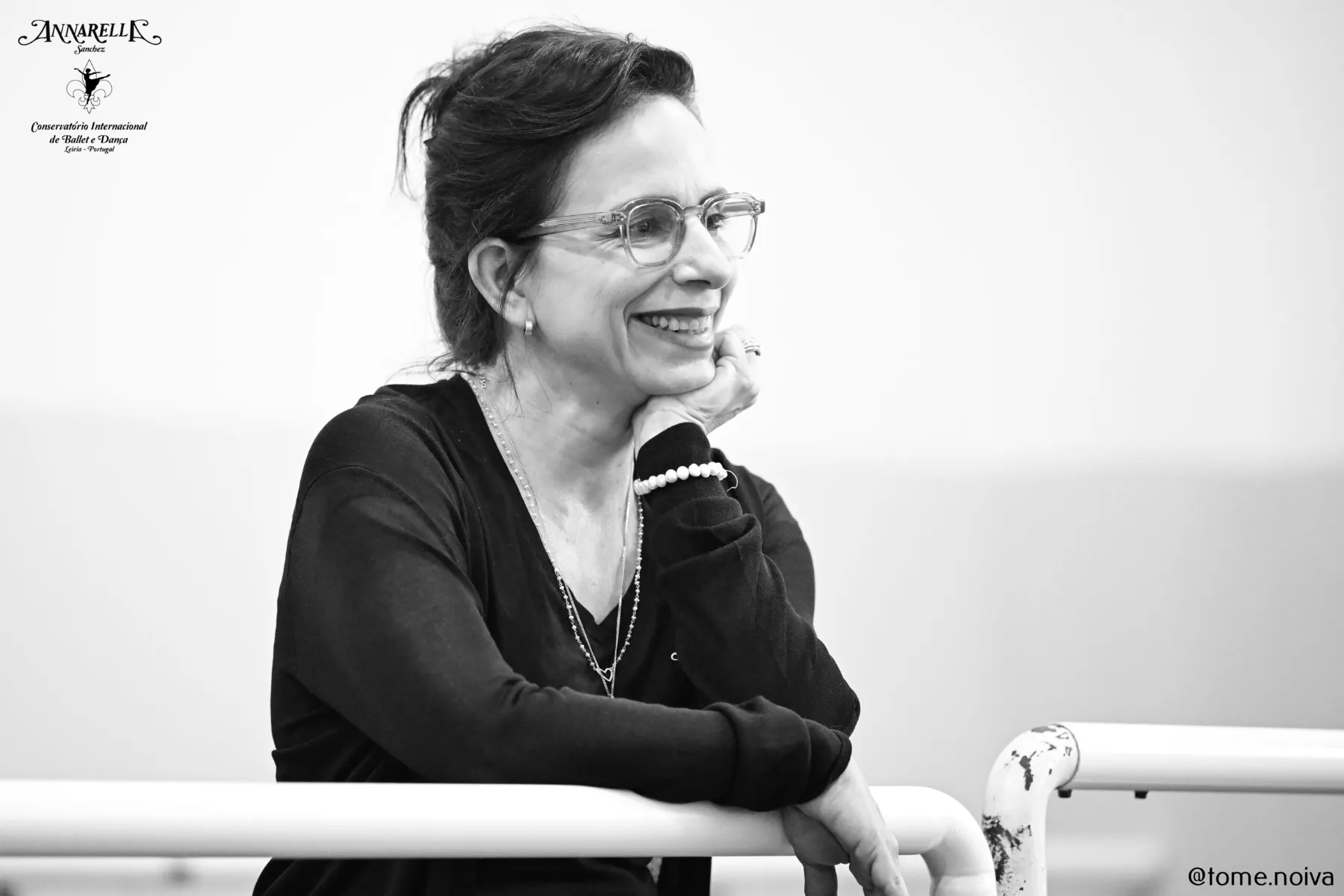 Professora junto à barra
